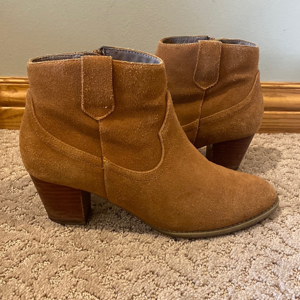 Vionic Waterproof Brown Suede Boots Size 8.5